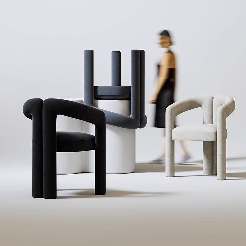 Modern Curved Velvet Dining Chair – Minimalist Upholstered Armchair with Sculptural Design