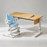 Escritorio de estudio ajustable para niños con estantería – Acabado en madera natural